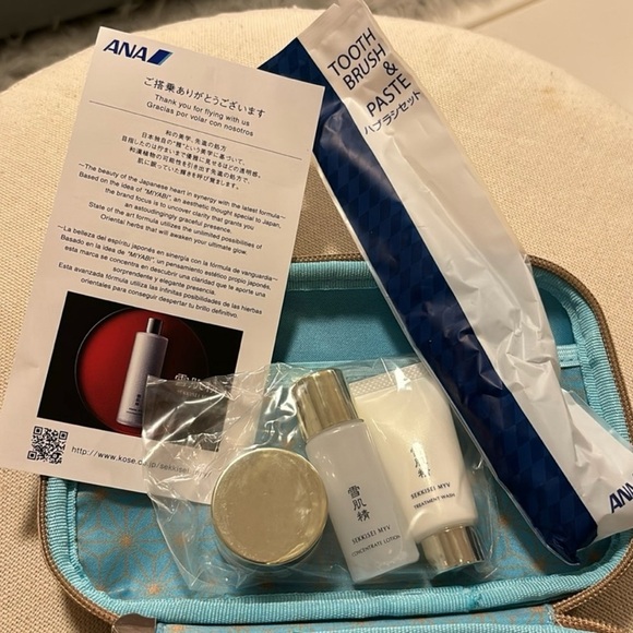 ANA All Nippon Airways Business Class Amenity Kit by Globe-Trotter Blue - Picture 6 of 9